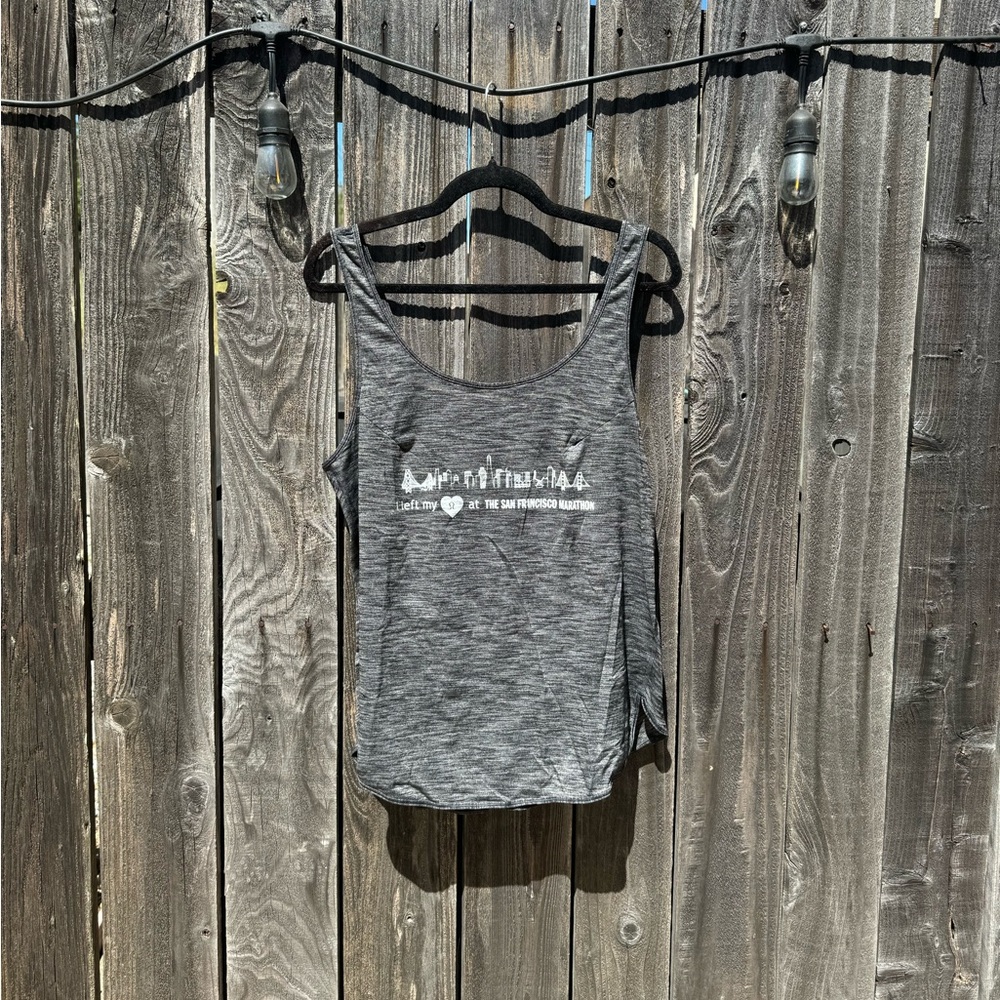 Lululemon Straight Up Singlet Tank top with San Francisco Marathon print sz 10